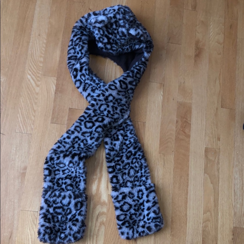 Animal hat scarf combo with hand pockets